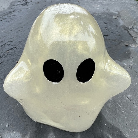 white ghost - Picture 1 of 4